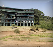 OnsKenia, Serena Mountain Lodge boomhotel Mount Kenya nationaal park Kenia