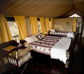 Stanley's Kopje interieur tent, Mikumi nationaal park Tanzania