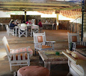 OnsKenia, Ithumba Camp Lounge in Tsavo Oost in Kenia