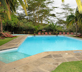 Sarova Lion Hill lodge zwembad,Nakuru nationaal park in Kenia