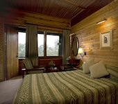 OnsKenia, Serena Mountain Lodge kamer interieur boomhotel Mount Kenya nationaal park Kenia