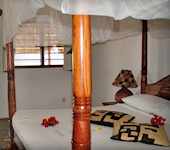 OnsKenia, Mwembe Lodge ligt aan de kust van Kenia het midden tussen Malindi en Lamu